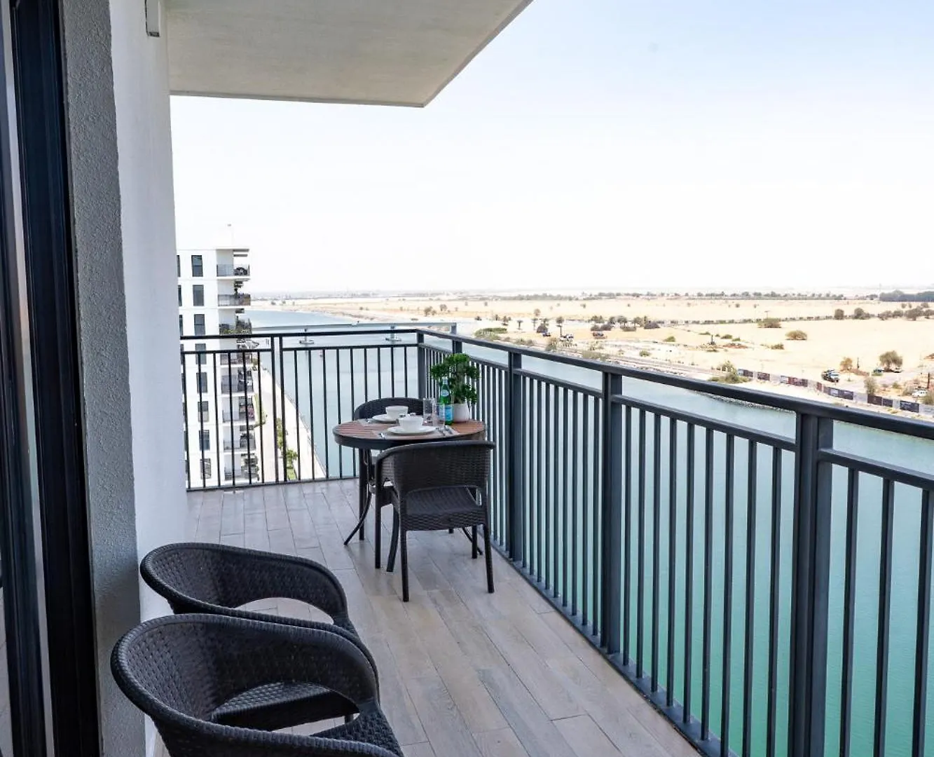 Luxury Waterfront 3Br, Pool, Canal Views! Yas Island Abu Zabi