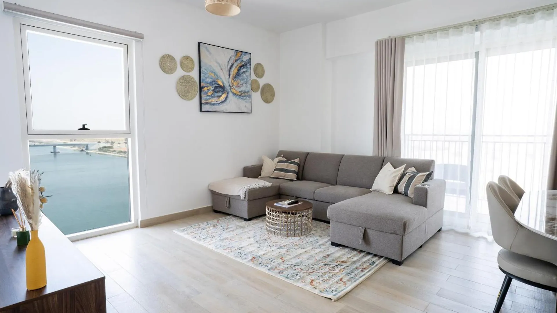 Luxury Waterfront 3Br, Pool, Canal Views! Yas Island Abu Zabi Apartament
