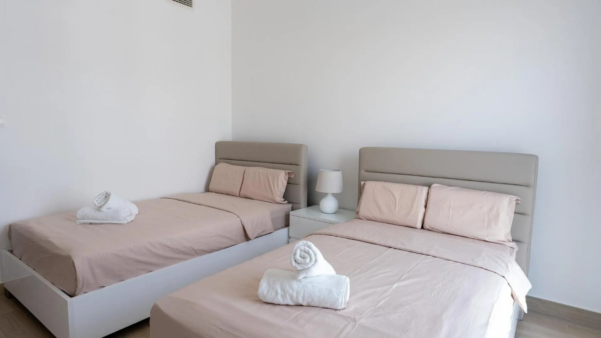 Apartman Luxury Waterfront 3Br, Pool, Canal Views! Yas Island Abu Dzabi Egyesült Arab Emírségek