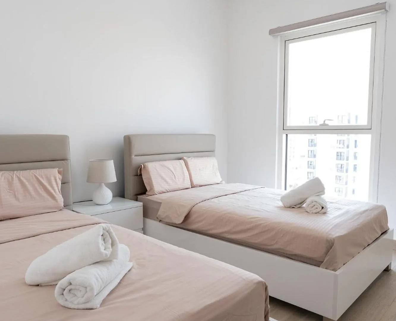 Luxury Waterfront 3Br, Pool, Canal Views! Yas Island Abu Dzabi 0*,