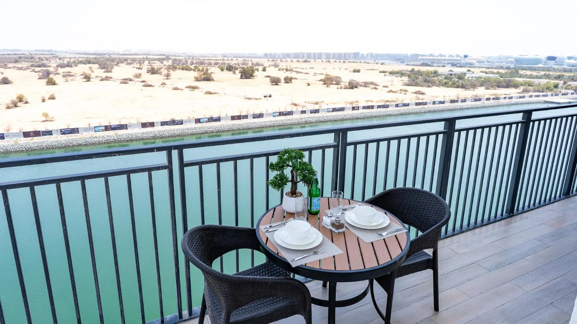 Luxury Waterfront 3Br, Pool, Canal Views! Yas Island Abu Dzabi 0*,  Egyesült Arab Emírségek